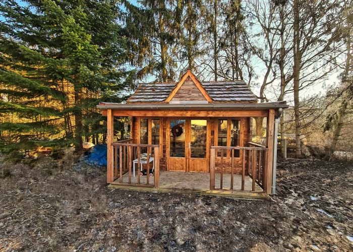 Spielhäuschen aus Holz